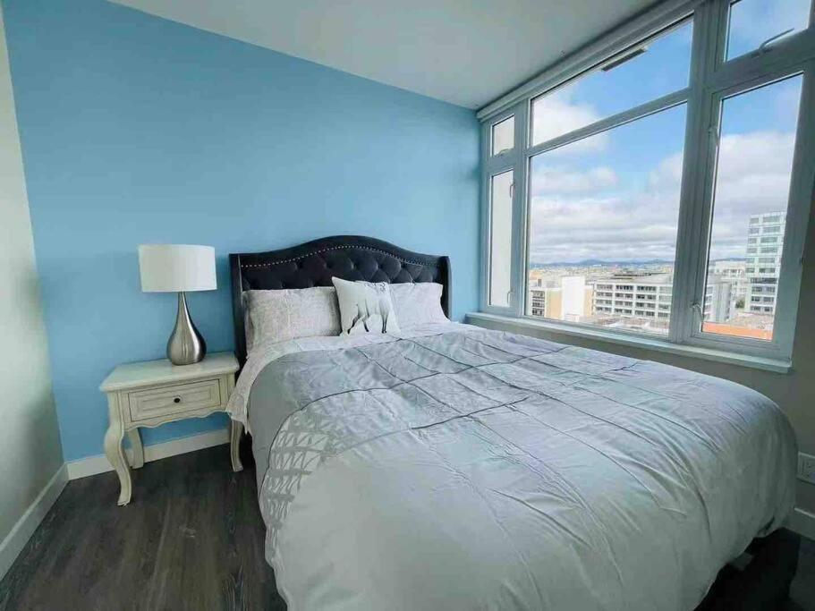 Modern 2 Bedroom Ocean Views Victoria Downtown Free Parking Εξωτερικό φωτογραφία